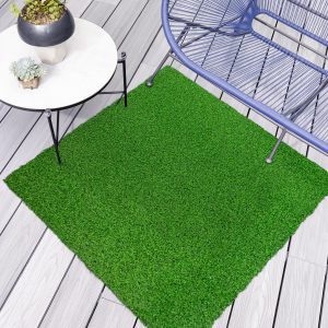 Gramas decorativas sintéticas de alta calidad, ideales para jardines y patios, que ofrecen un aspecto natural y vibrante durante todo el año.