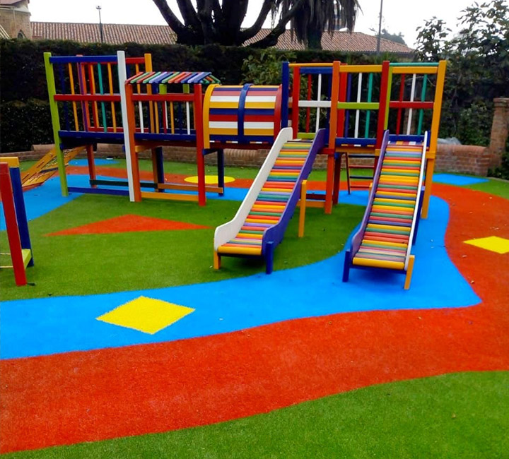 Aplicación de grama decorativa Color Grass en áreas infantiles